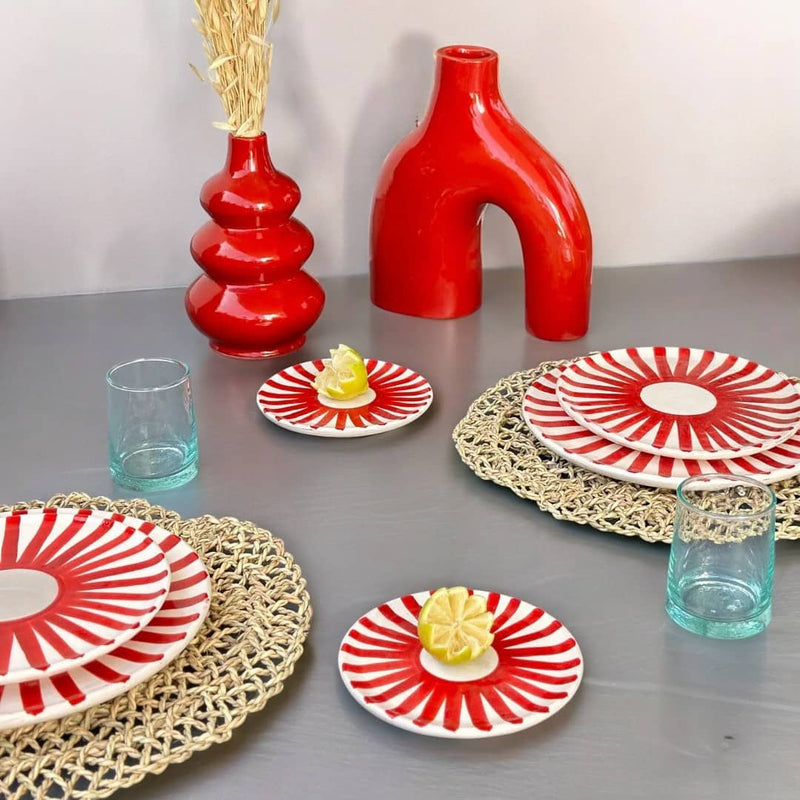 Red Sun Plate Set - Vibrant Dinnerware for Summer Dining