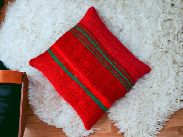 Artisan-Crafted Moroccan Handwoven Kilim Pillow and Berber Style Cushion, Perfect for Boho-Inspired Cozy Home Decor with Moroccan Handmade Wool Touch.