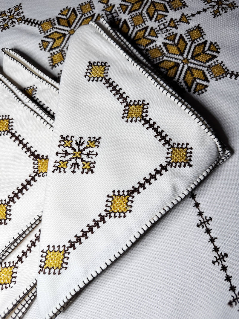 Hand Embroidered Table cloth and napkins, a magnificent decoration to add a Moroccan touch to your home. - handmade by Moroccantastics - embroidered