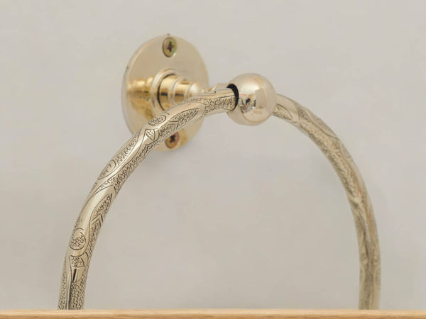 Elegant Brass Towel Holder for Bathroom - Stylish Wall-Mounted Towel Rack